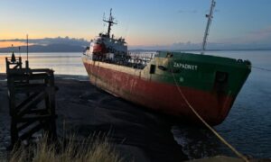 Zapadnyy aground